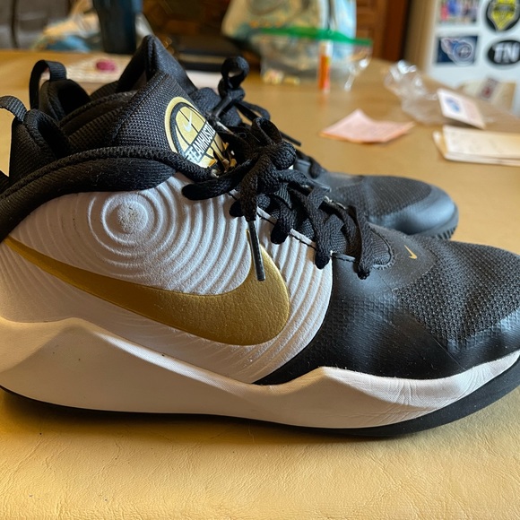 Size 4Y Nike team hustle. - Picture 2 of 4
